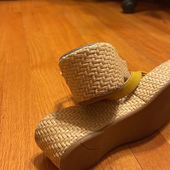 Prada sandals! - Picture 4 of 4